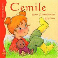 Cemile Yeni Çizmelerini Giyiyor