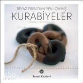 Beyaz Fırından Yeni Çıkmış Kurabiyeler
